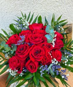 Ramo de rosas rojas cortas