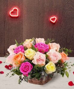 Cesta de rosas variadas